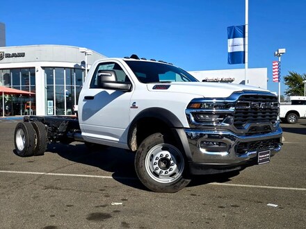 2026 Ram 5500 Chassis Cab TRADESMAN  REGULAR  4X2 84' CA Pickup