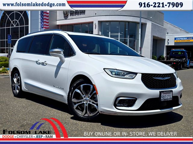 2022 Chrysler Pacifica Pinnacle's photo
