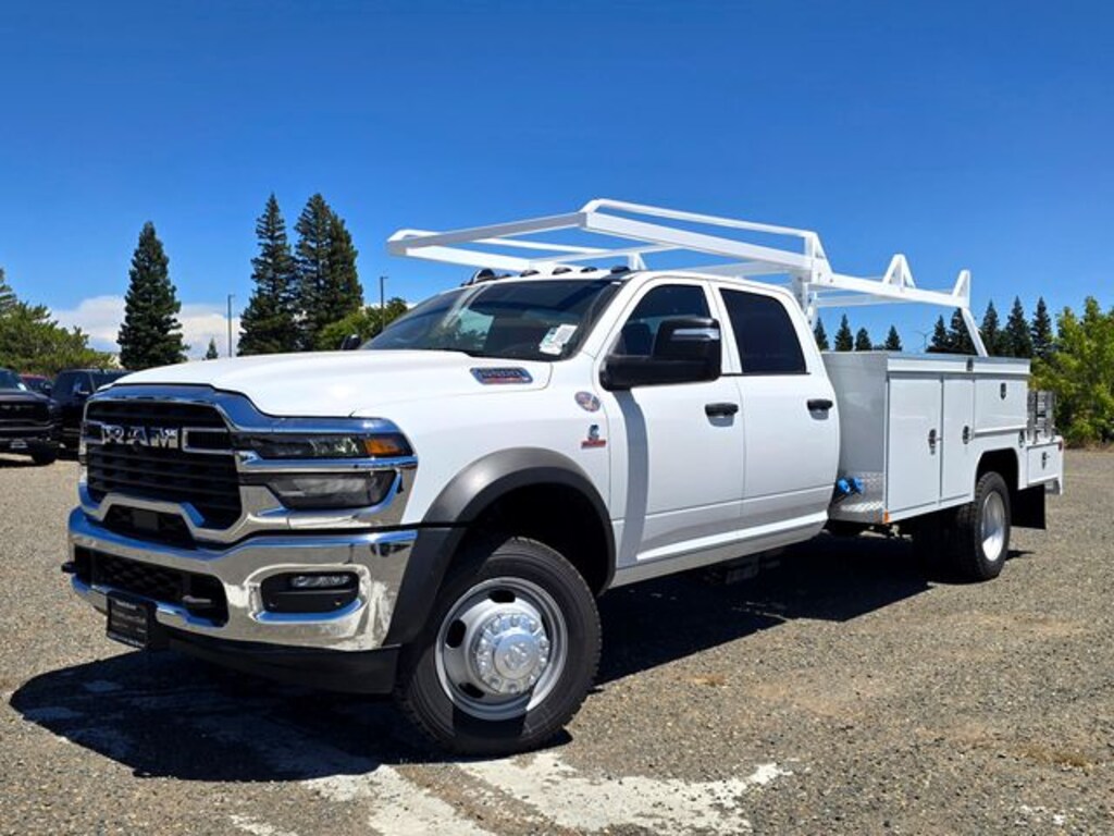 New 2026 Ram 5500 Chassis Cab TRADESMAN CREW 4X4 84' CA Pickup