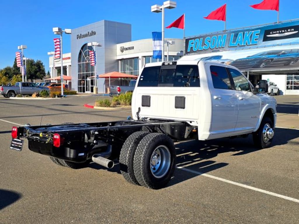 New 2026 Ram 3500 Chassis Cab BIG HORN CREW 4X4 60' CA Pickup