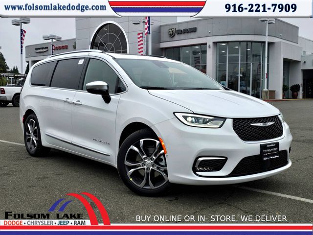2026 Chrysler Pacifica Pinnacle's photo