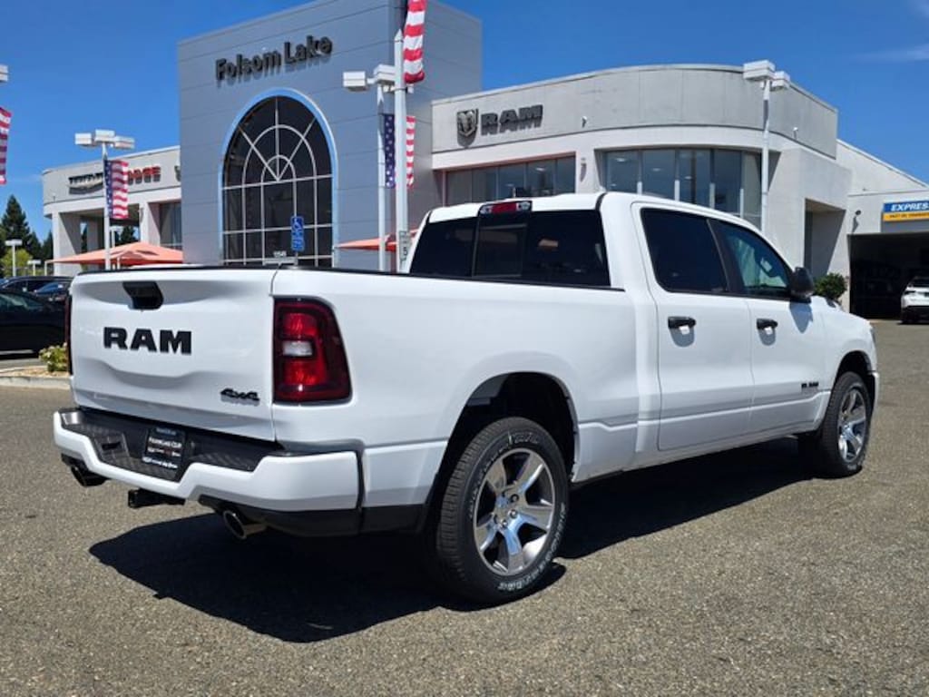 New 2026 Ram 1500 EXPRESS CREW CAB 4X4 6'4 BOX Pickup