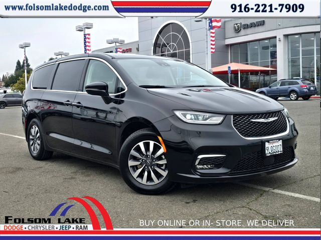 2024 Chrysler Pacifica PHEV Select's photo