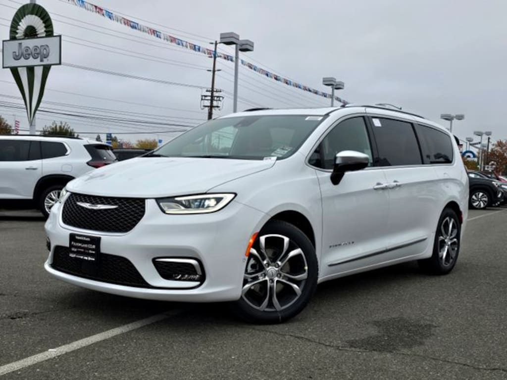 New 2026 Chrysler Pacifica PINNACLE Passenger Van