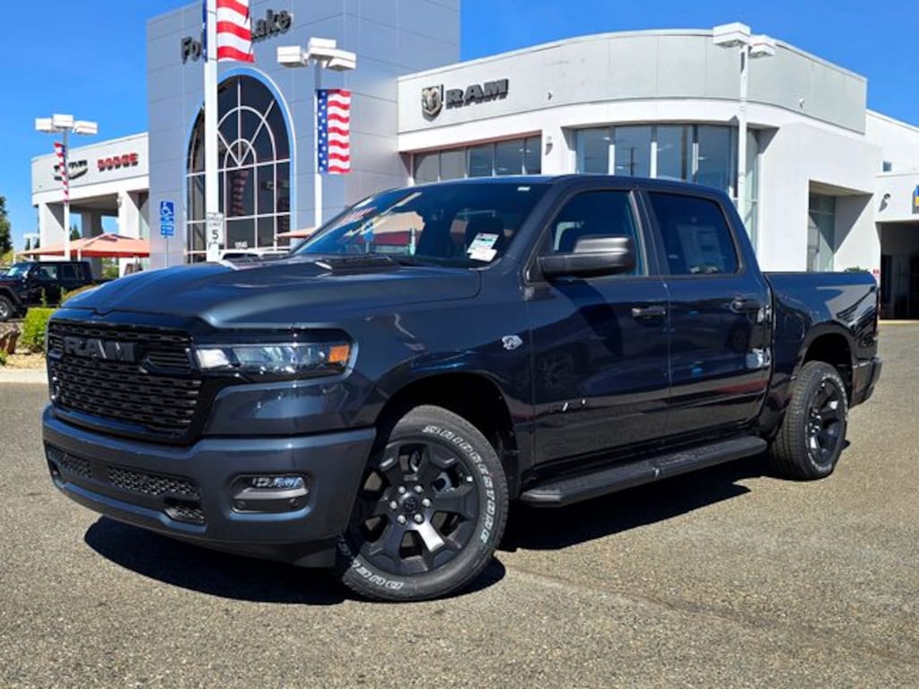 New 2026 Ram 1500 EXPRESS CREW CAB 4X4 5'7 BOX Pickup