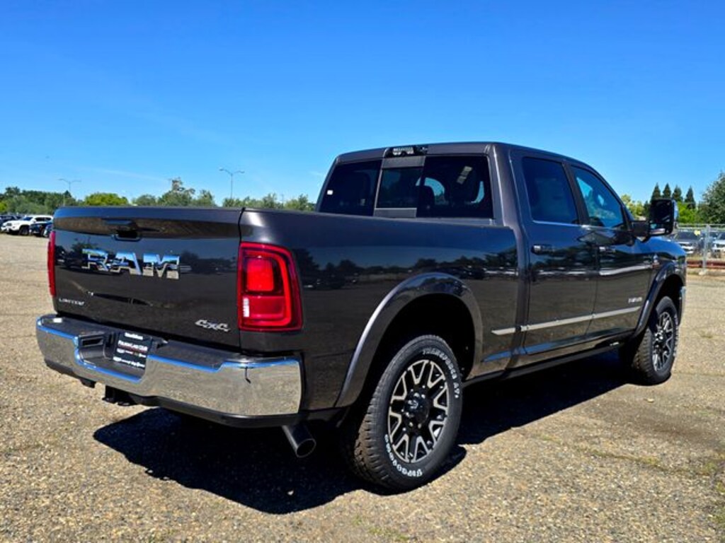 New 2026 Ram 2500 LIMITED CREW CAB 4X4 6'4 BOX Pickup