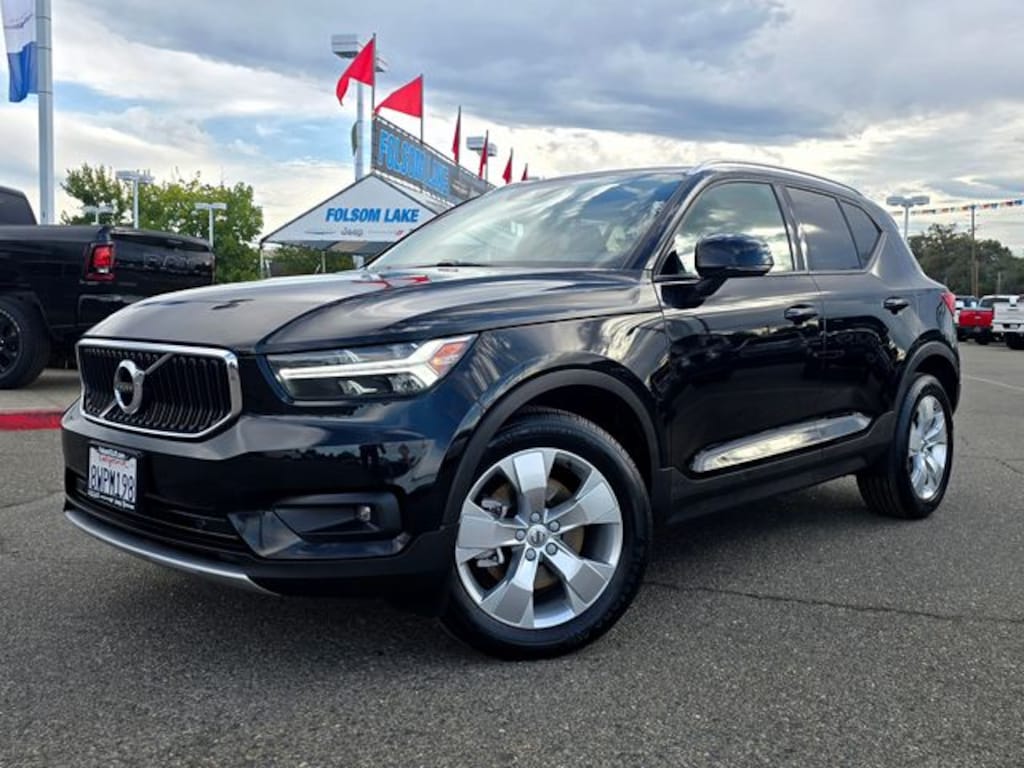 Used 2021 Volvo XC40 Momentum SUV