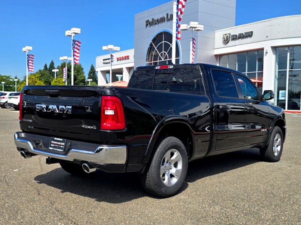 New 2026 Ram 1500 BIG HORN CREW CAB 4X4 6'4 BOX Pickup