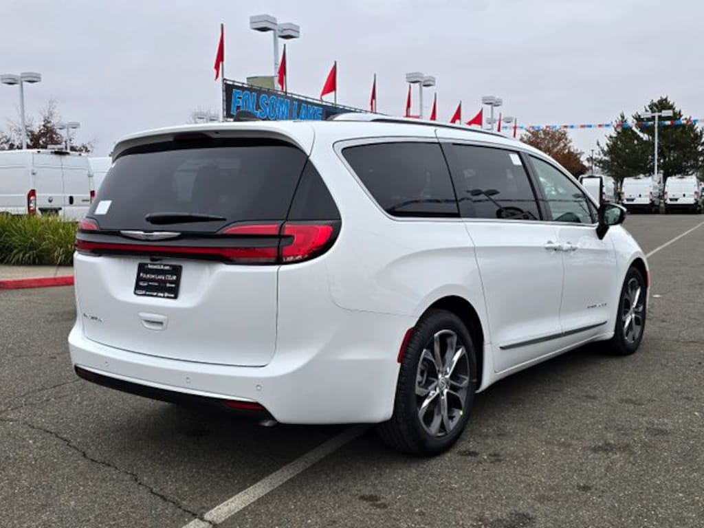 New 2026 Chrysler Pacifica PINNACLE Passenger Van