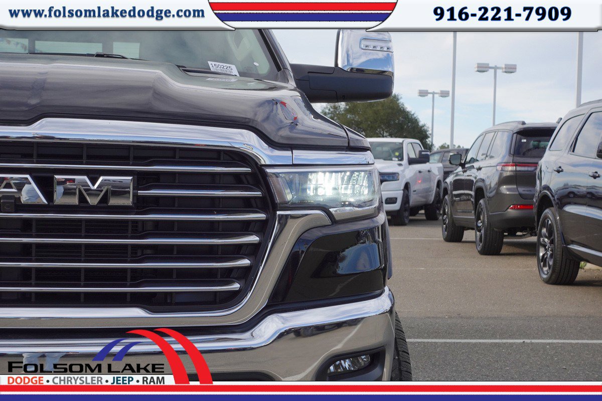 2025 Ram 1500 Laramie photo 3