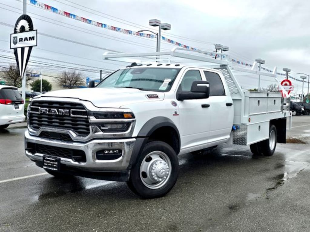 New 2026 Ram 5500 Chassis Cab TRADESMAN CREW 4X4 84' CA Pickup