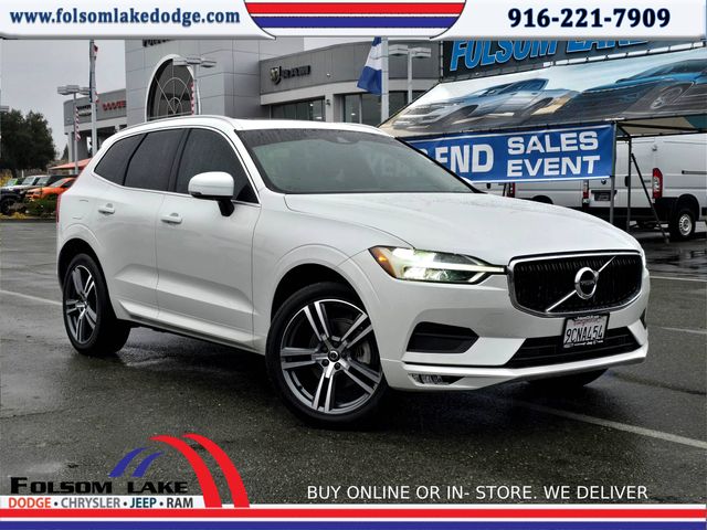 2021 Volvo XC60 Momentum's photo