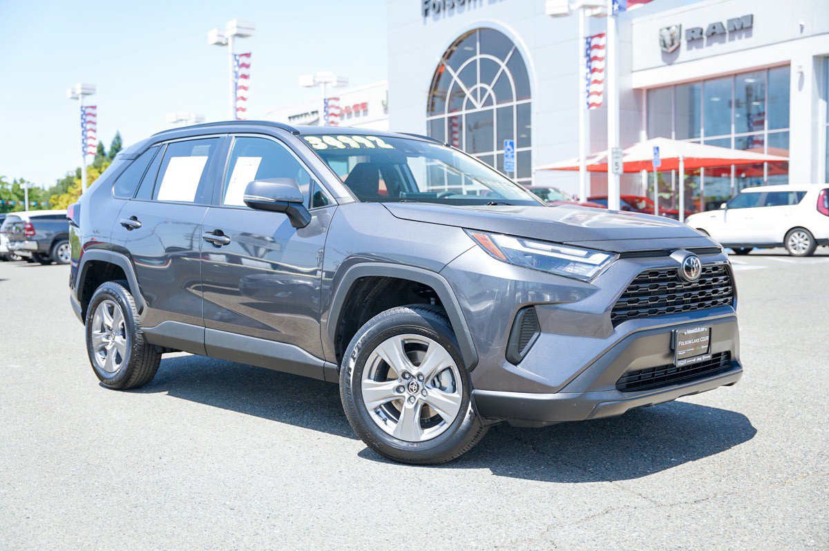 2024 Toyota RAV4 XLE photo 4