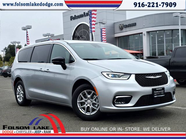 2026 Chrysler Pacifica Select's photo