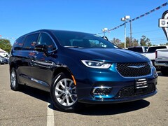 2025 Chrysler Pacifica SELECT AWD Passenger Van