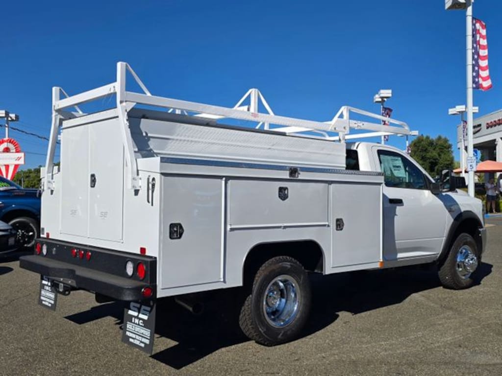 New 2026 Ram 3500 Chassis Cab TRADESMAN REGULAR 4X2 60' CA Pickup