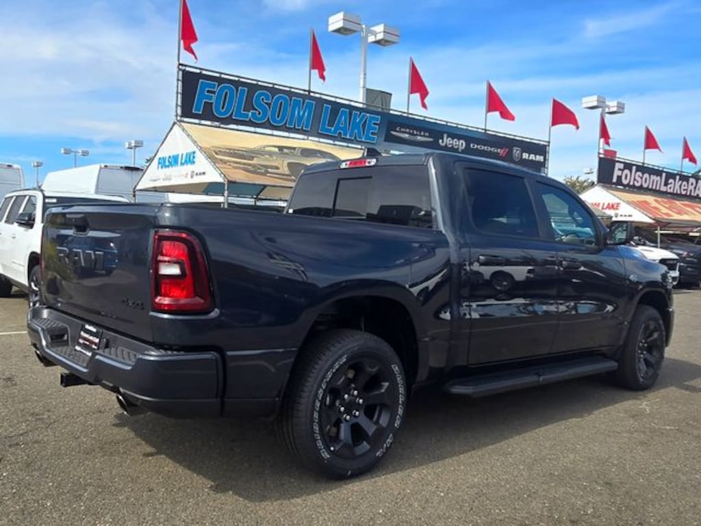New 2026 Ram 1500 EXPRESS CREW CAB 4X4 5'7 BOX Pickup