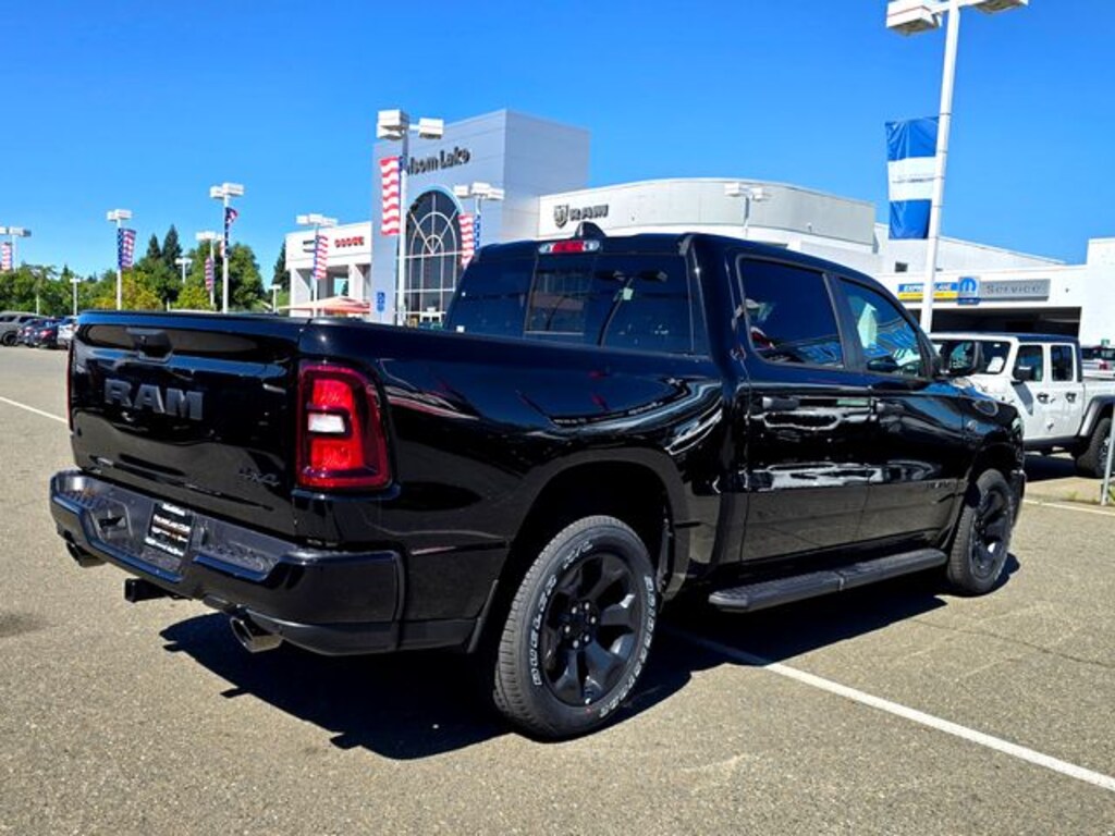 New 2026 Ram 1500 EXPRESS CREW CAB 4X4 5'7 BOX Pickup