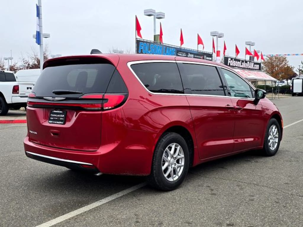 New 2026 Chrysler Pacifica SELECT Passenger Van