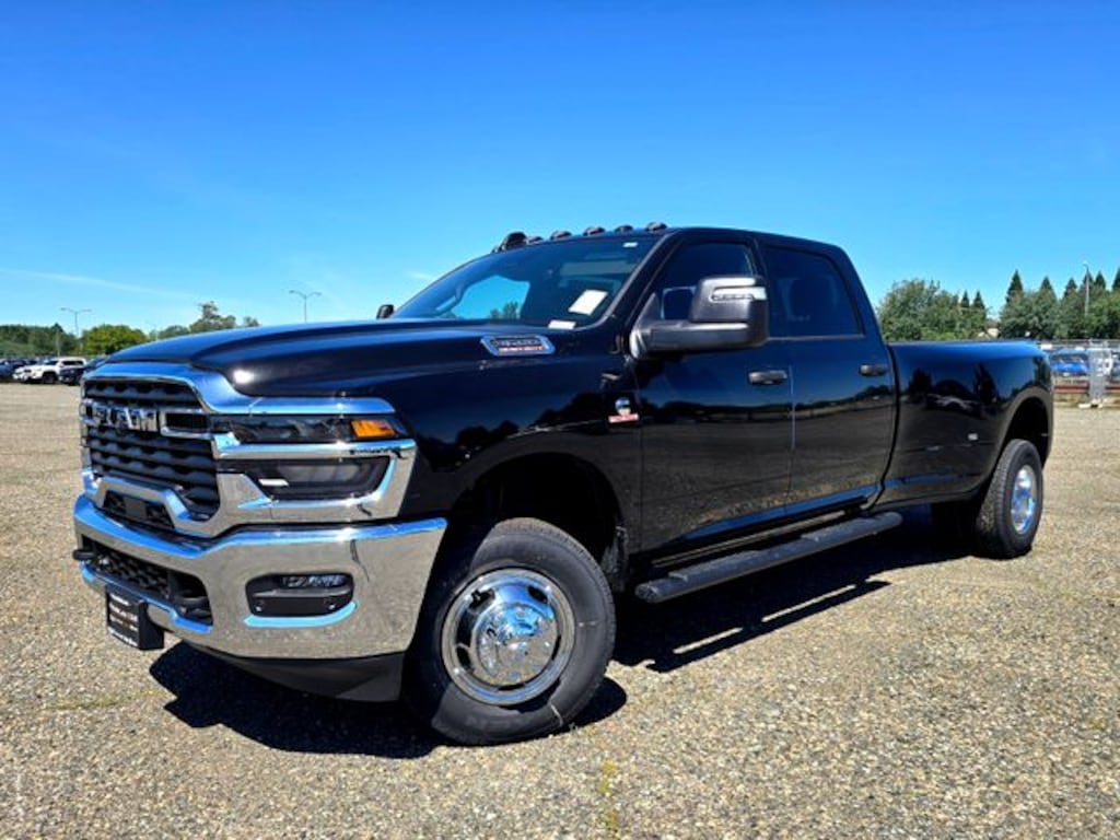 New 2026 Ram 3500 TRADESMAN CREW CAB 4X4 8' BOX Pickup