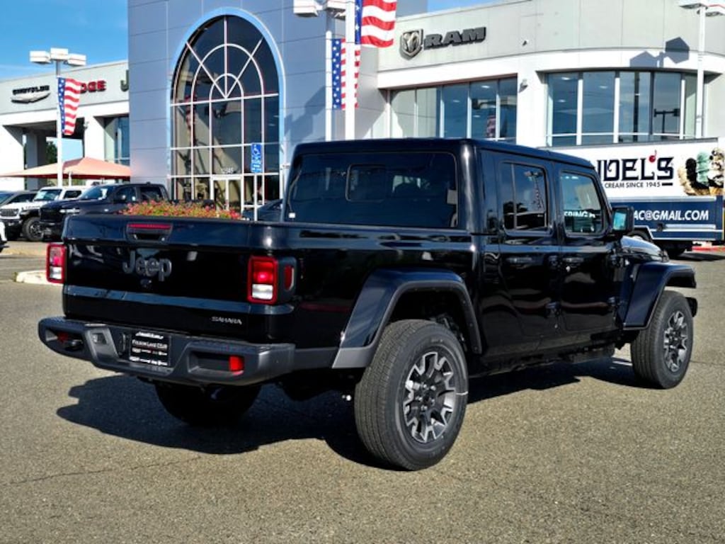 New 2026 Jeep Gladiator SAHARA 4X4 Pickup