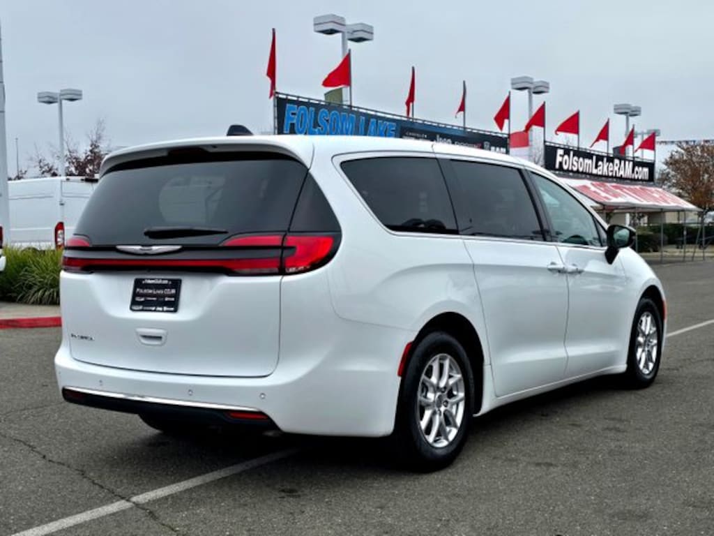 Certified 2024 Chrysler Pacifica Touring L Minivan/Van