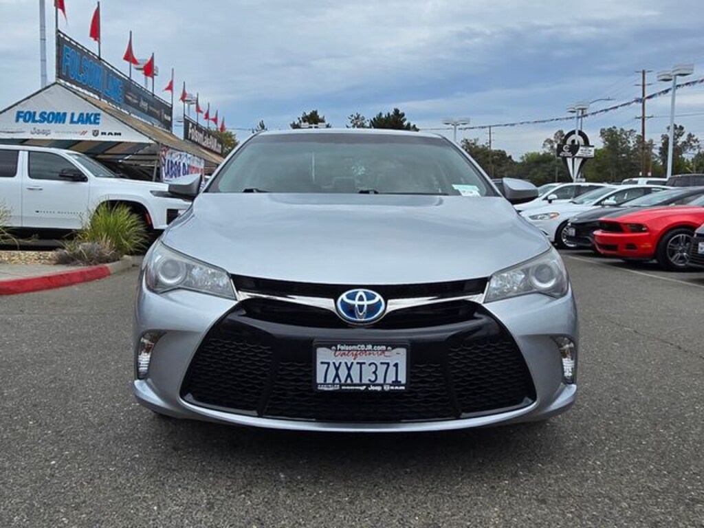 Used 2017 Toyota Camry Hybrid SE Sedan