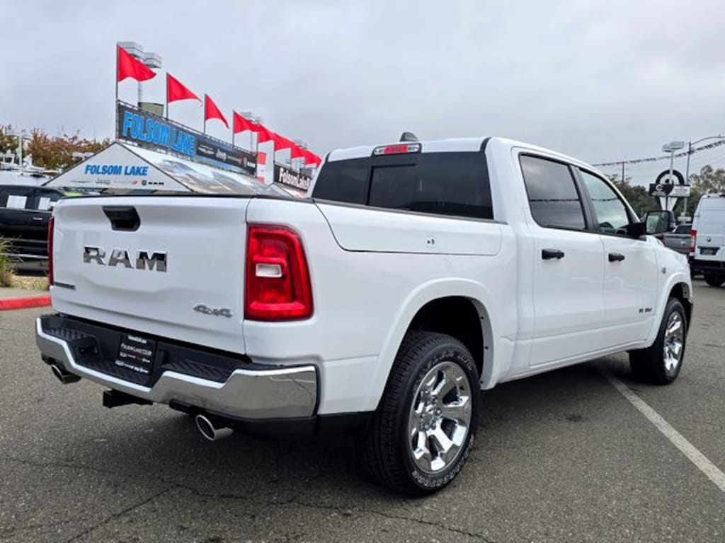 New 2026 Ram 1500 BIG HORN CREW CAB 4X4 5'7 BOX Pickup