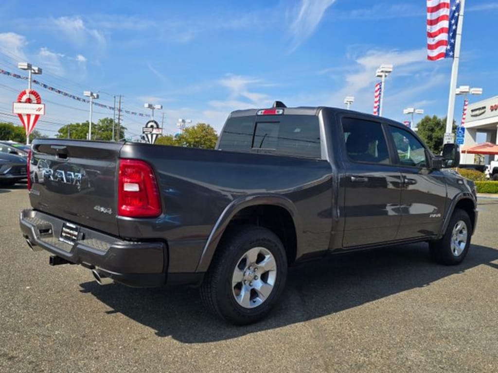 New 2026 Ram 1500 BIG HORN CREW CAB 4X4 6'4 BOX Pickup