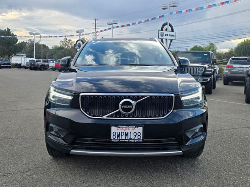Used 2021 Volvo XC40 Momentum SUV