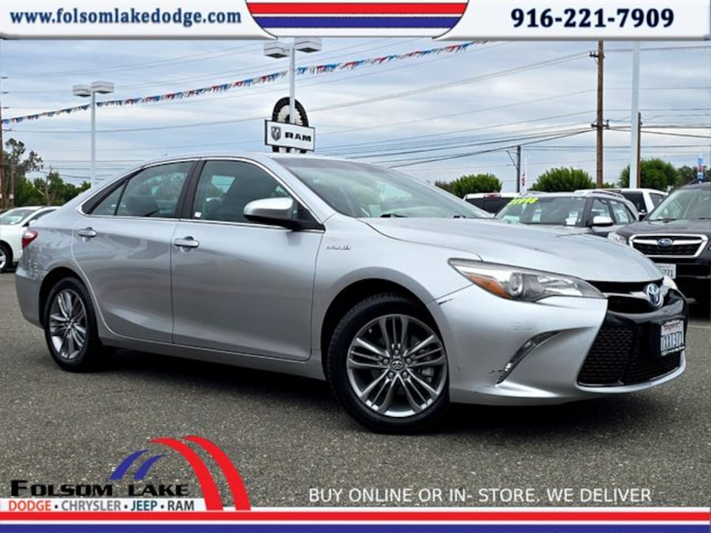 Used 2017 Toyota Camry Hybrid SE Sedan