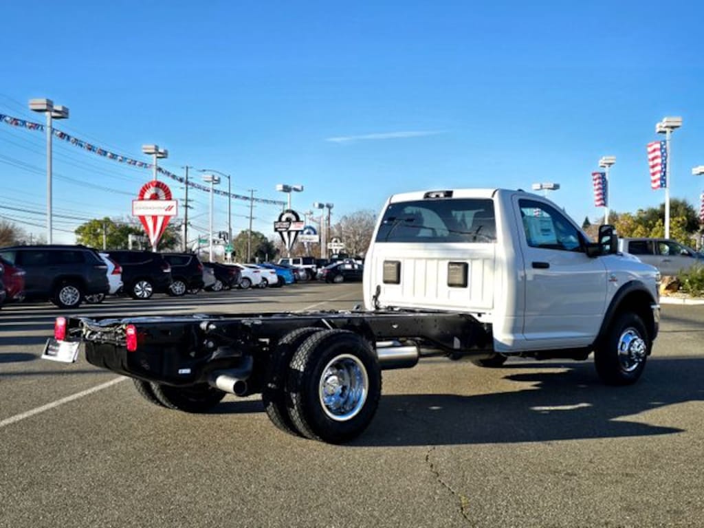 New 2026 Ram 3500 Chassis Cab TRADESMAN REGULAR 4X4 84' CA Pickup