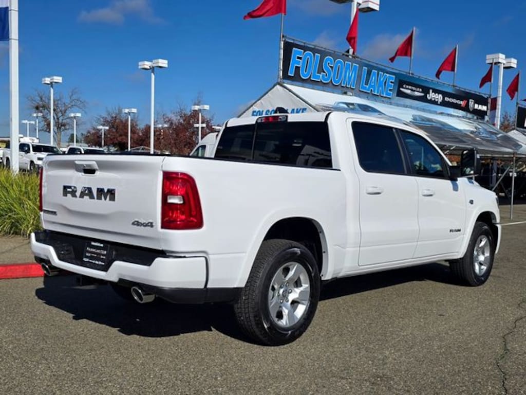 New 2026 Ram 1500 BIG HORN CREW CAB 4X4 5'7 BOX Pickup