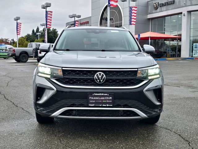 2024 Volkswagen Taos SE photo 2