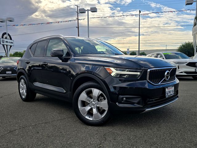 2021 Volvo XC40 Momentum