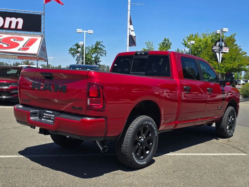 New 2026 Ram 3500 BIG HORN CREW CAB 4X4 6'4 BOX Pickup
