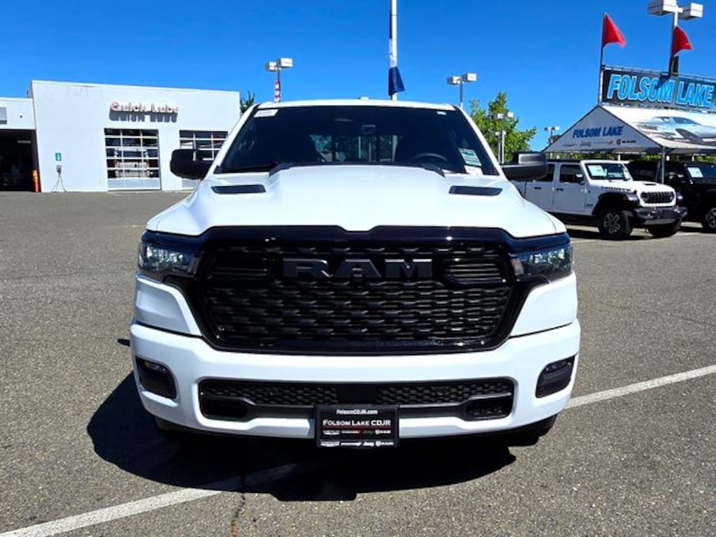 New 2026 Ram 1500 EXPRESS CREW CAB 4X4 5'7 BOX Pickup