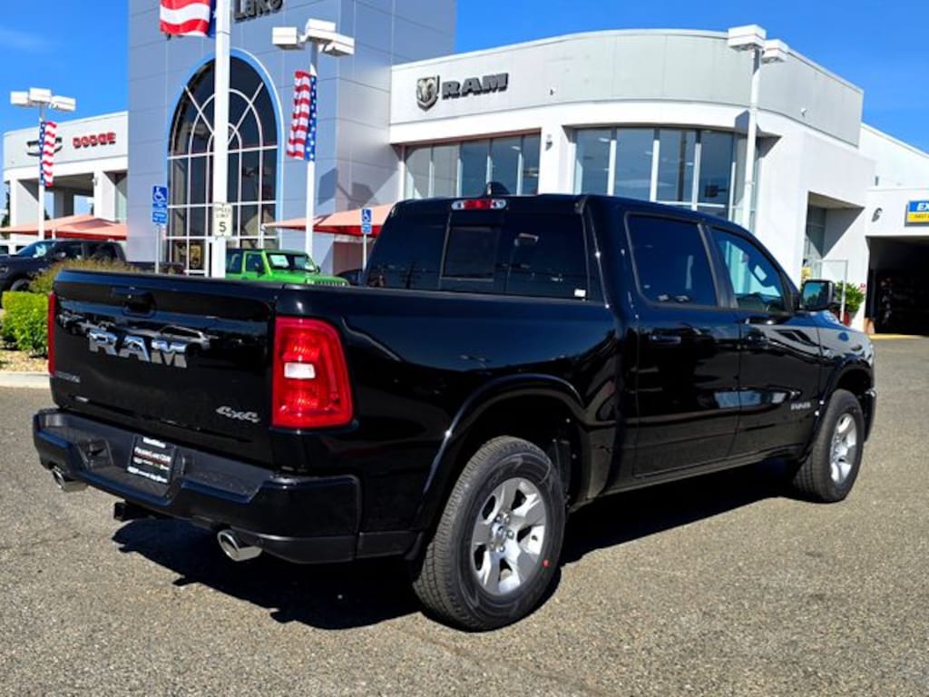 New 2026 Ram 1500 BIG HORN CREW CAB 4X4 5'7 BOX Pickup