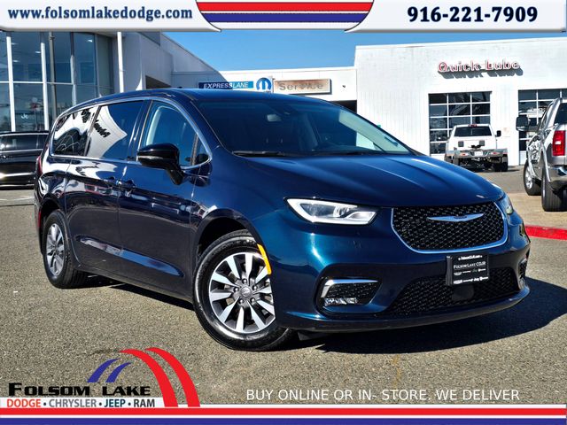 2024 Chrysler Pacifica Select's photo