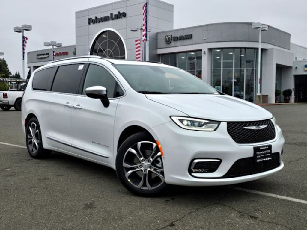 New 2026 Chrysler Pacifica PINNACLE Passenger Van