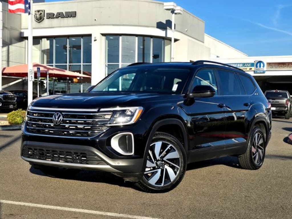 Used 2024 Volkswagen Atlas 2.0T SE w/Technology SUV