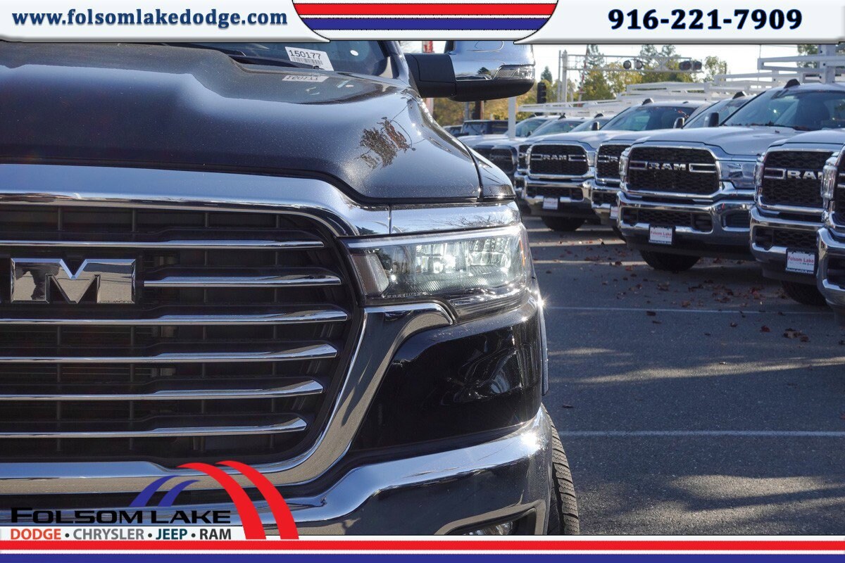 2025 Ram 1500 Laramie photo 3