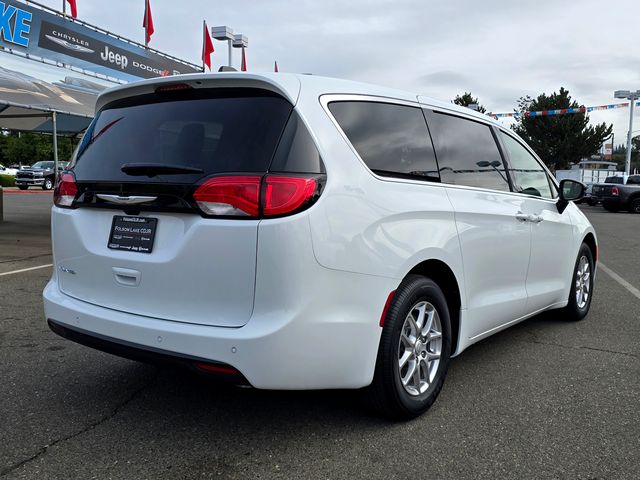 2025 Chrysler Voyager LX photo 4