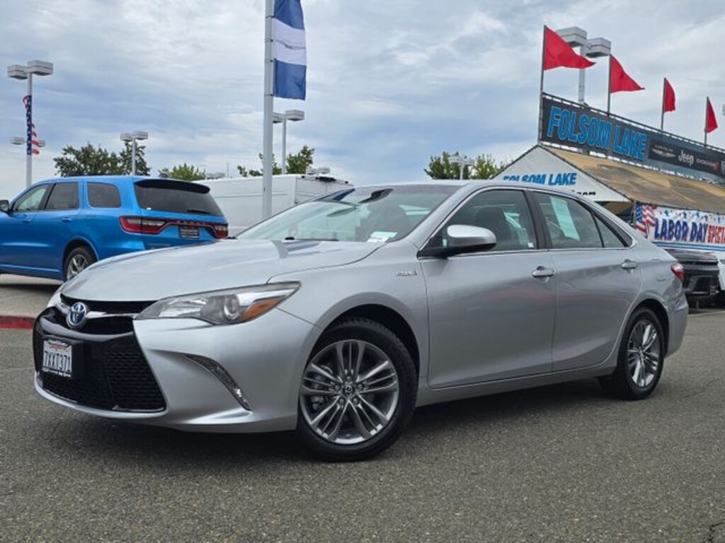Used 2017 Toyota Camry Hybrid SE Sedan