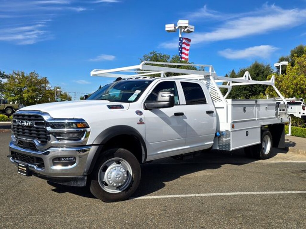New 2026 Ram 5500 TRADESMAN CHASSIS CREW CAB 4X4 84' CA Pickup
