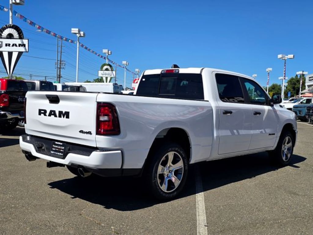 New 2026 Ram 1500 EXPRESS CREW CAB 4X4 6'4 BOX Pickup