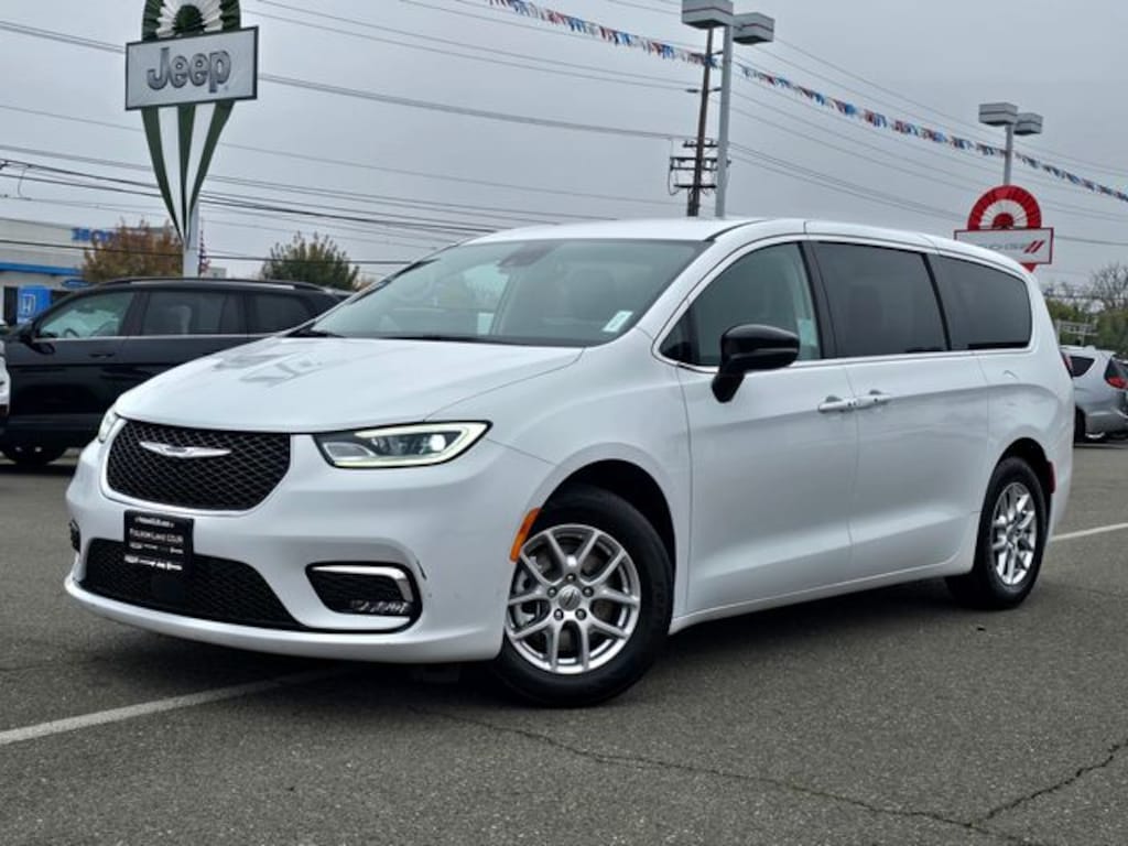 Certified 2024 Chrysler Pacifica Touring L Minivan/Van