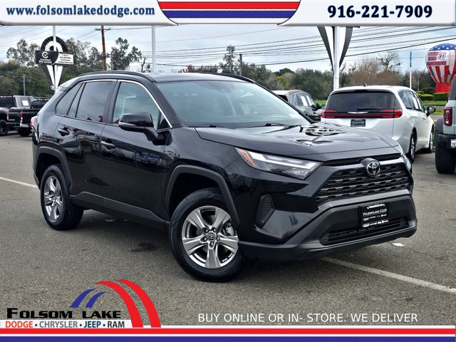 2024 Toyota RAV4 XLE's photo