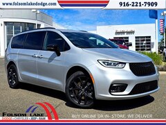 2026 Chrysler Pacifica LIMITED AWD Passenger Van