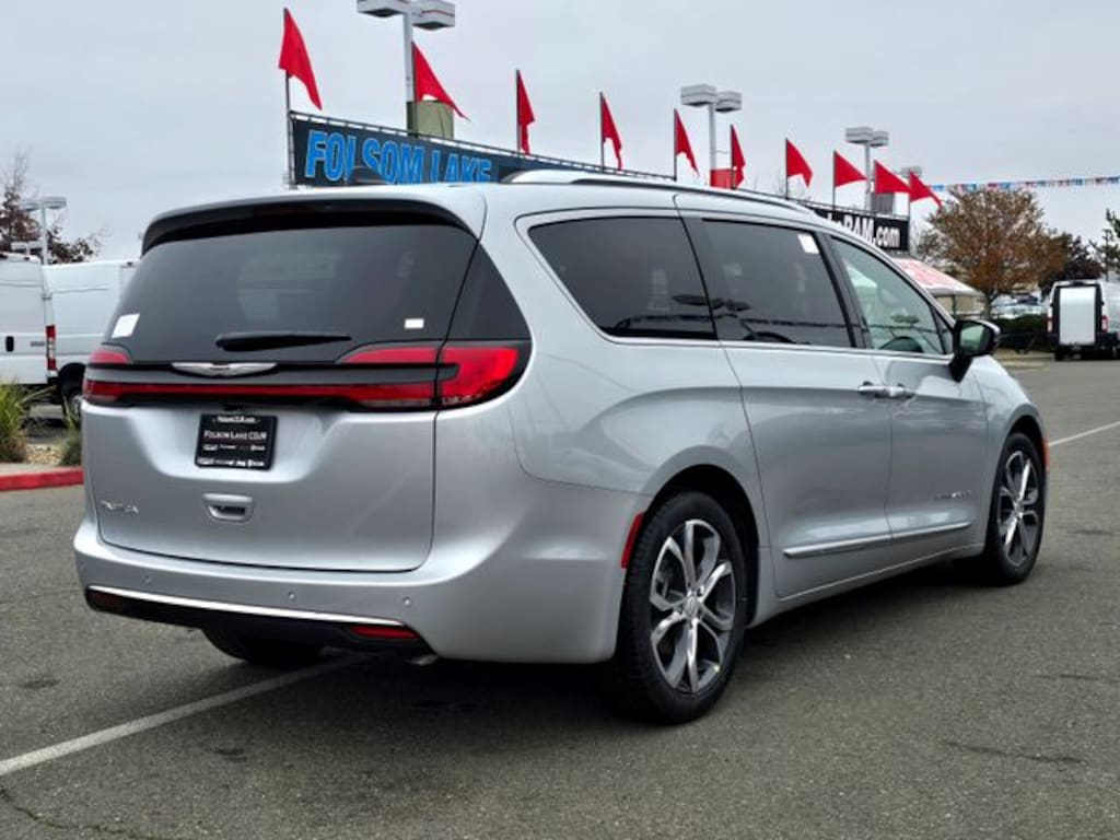 New 2026 Chrysler Pacifica PINNACLE Passenger Van